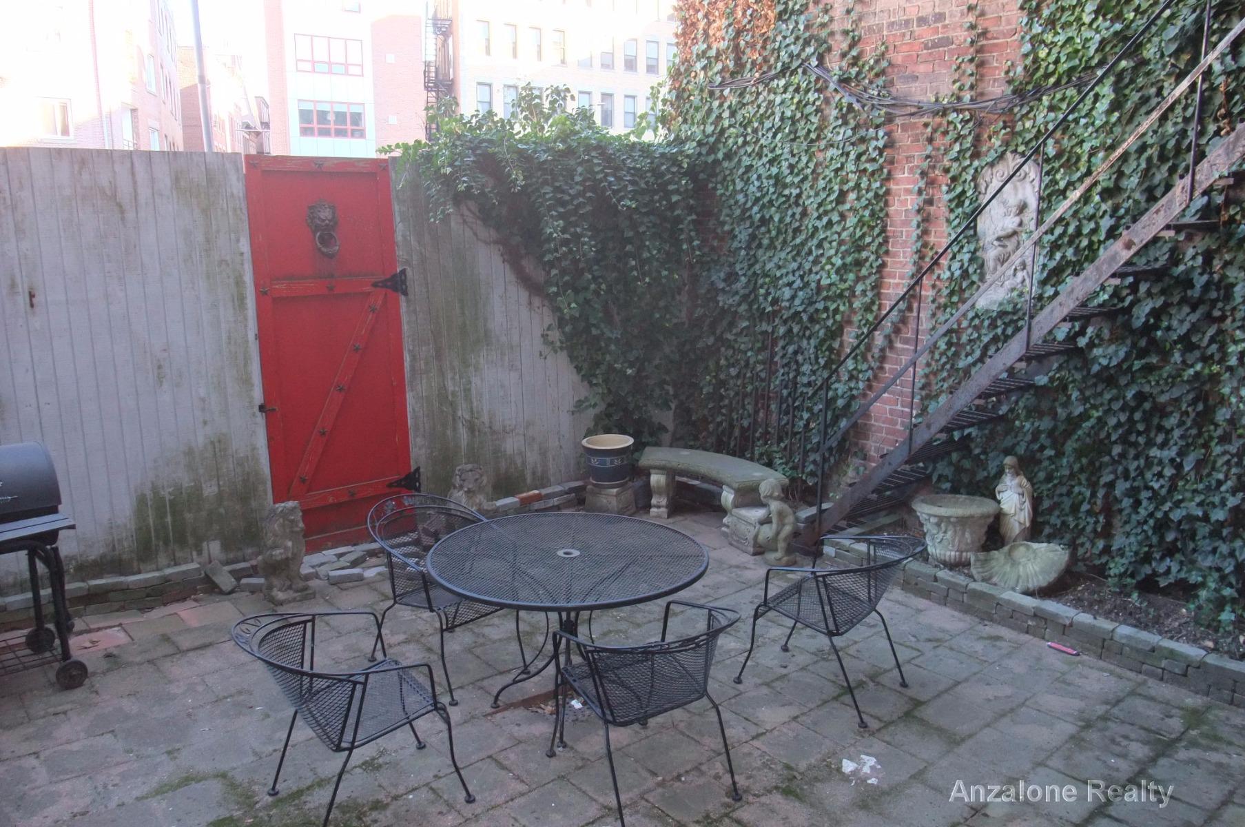 93 Endicott St, North End