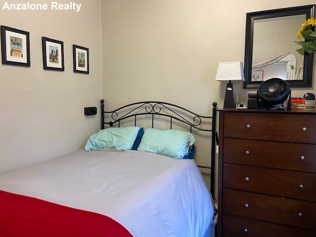 14 Unity St, North End