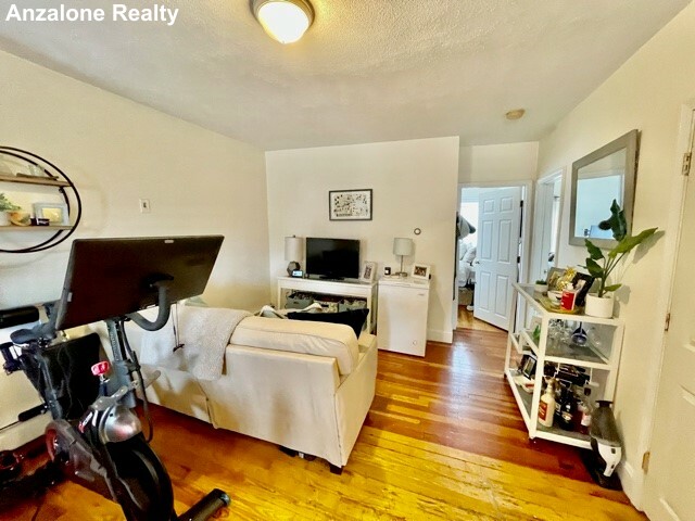 93 Endicott St, North End