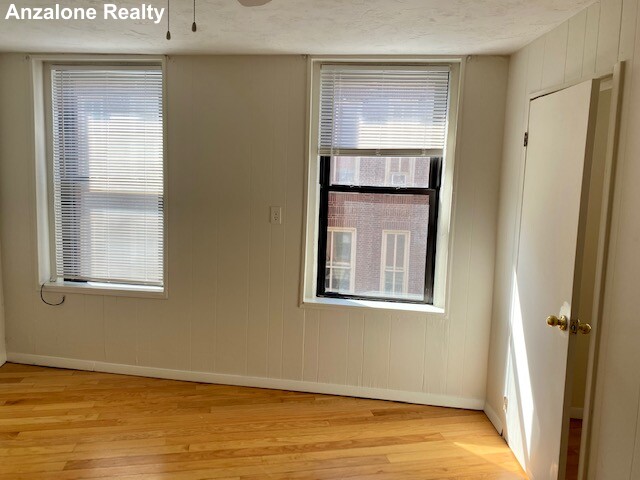 11 Charter St, North End