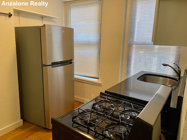 11 Charter St, North End