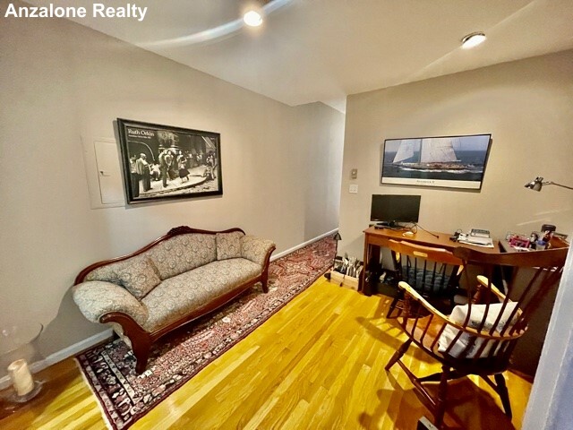 10 Garden Court St, North End