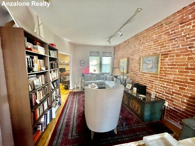 10 Garden Court St, North End