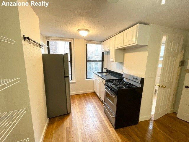 11 Charter St, North End