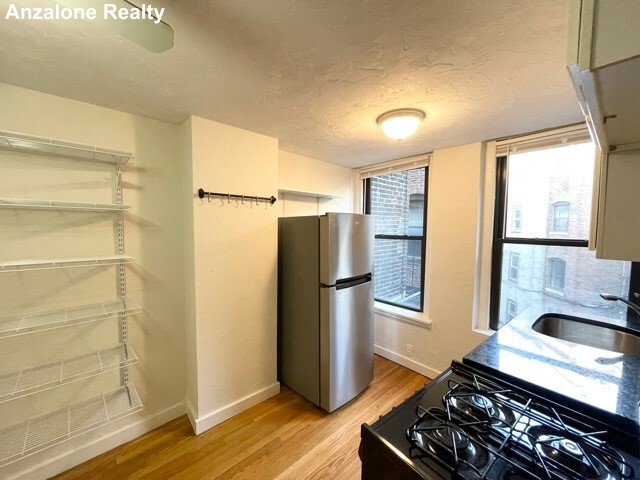 11 Charter St, North End