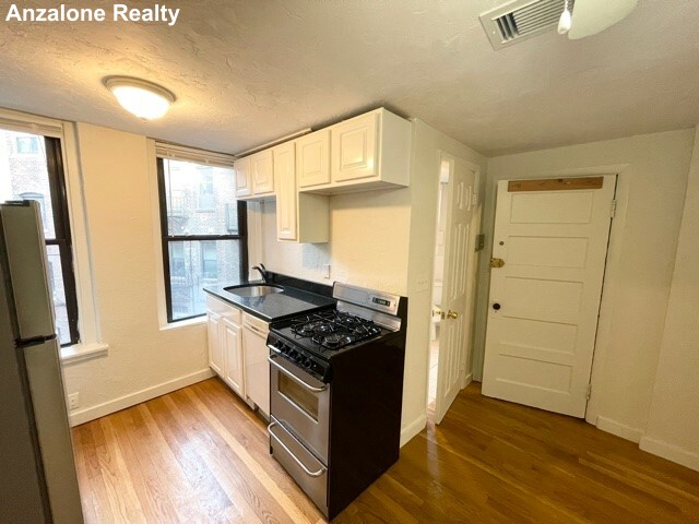 11 Charter St, North End