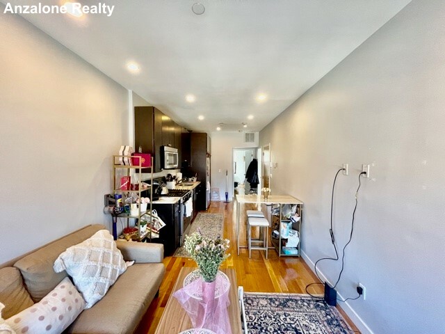 419 Hanover St, North End