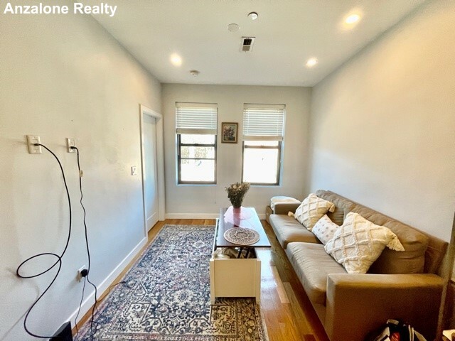 419 Hanover St, North End