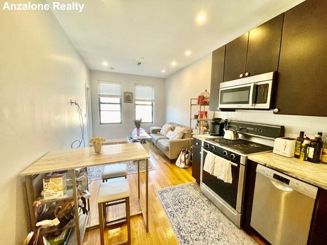 419 Hanover St, North End