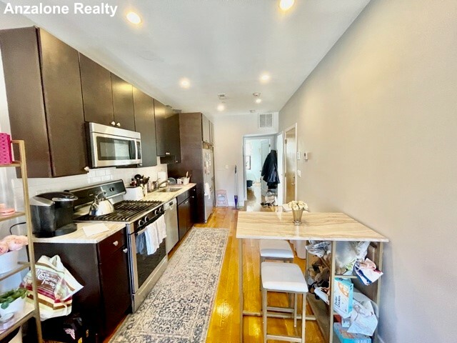 419 Hanover St, North End