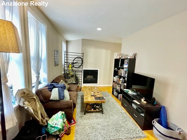 2 Thacher St, North End