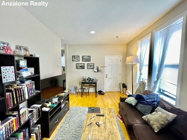 2 Thacher St, North End