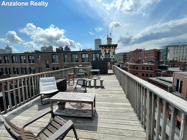 2 Thacher St, North End