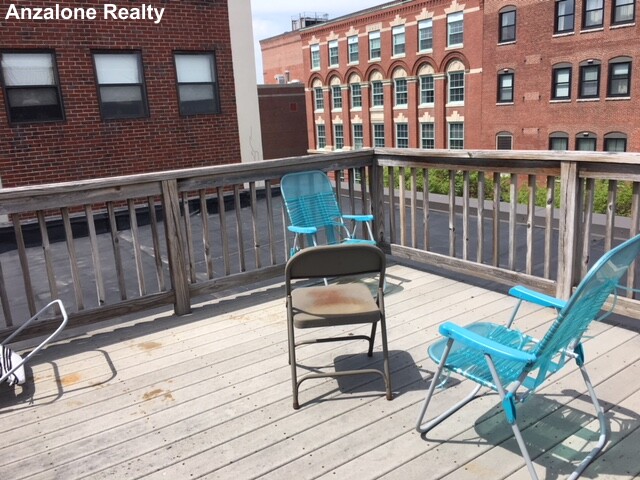 436 Commercial St, North End