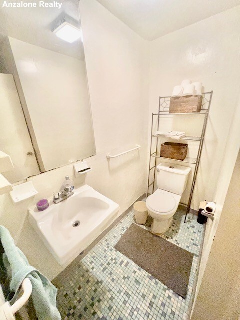 488 Commercial St, North End