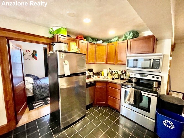 300 North St, North End