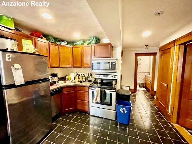 300 North St, North End