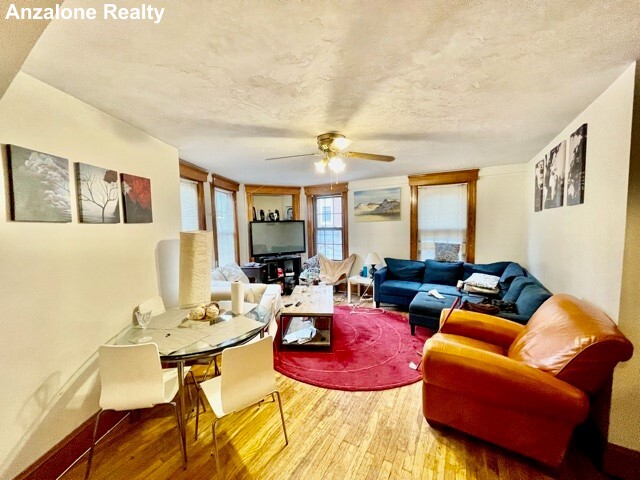 300 North St, North End