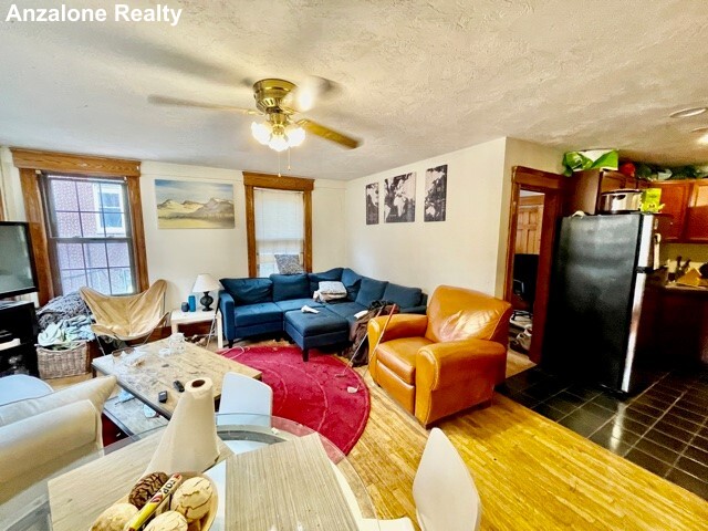 300 North St, North End