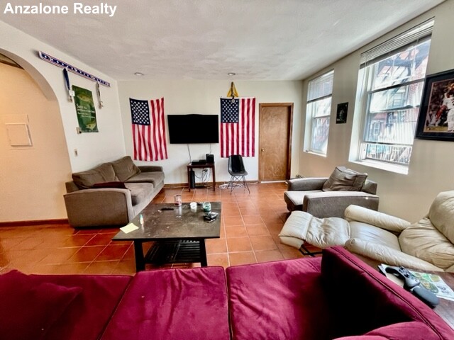 110 Salem St, North End