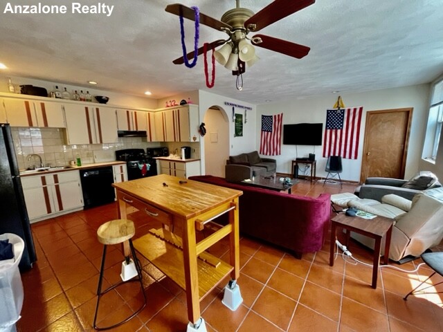 110 Salem St, North End