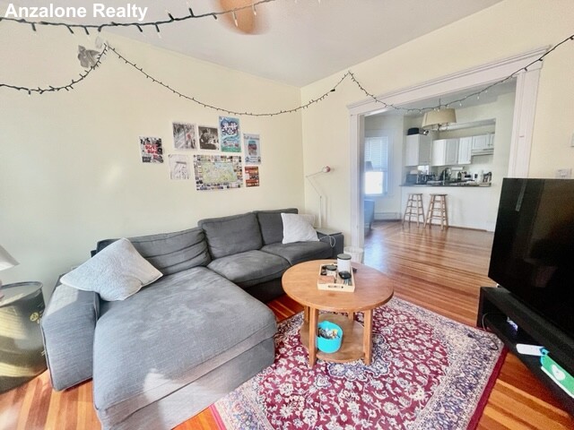 39 Illinois Ave, East Somerville