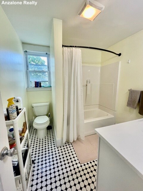 39 Illinois Ave, East Somerville