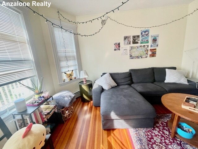 39 Illinois Ave, East Somerville