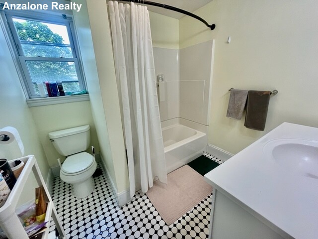 39 Illinois Ave, East Somerville