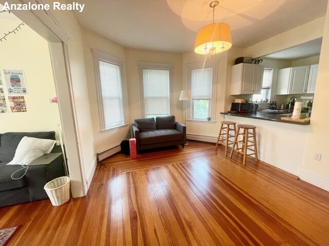 39 Illinois Ave, East Somerville