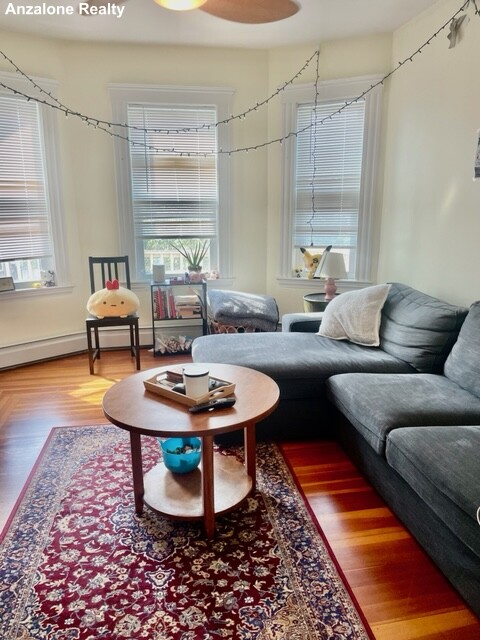 39 Illinois Ave, East Somerville