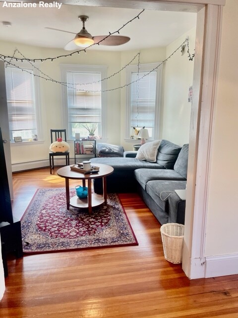 39 Illinois Ave, East Somerville