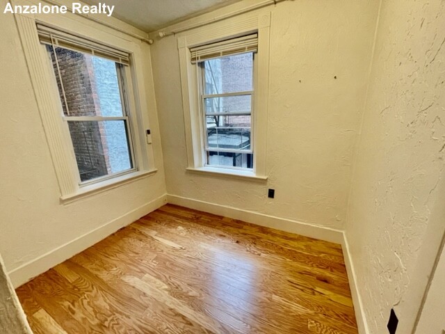 4 Garden Ct, North End