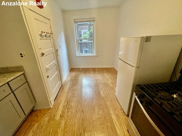 4 Garden Ct, North End