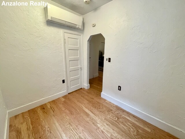 4 Garden Ct, North End