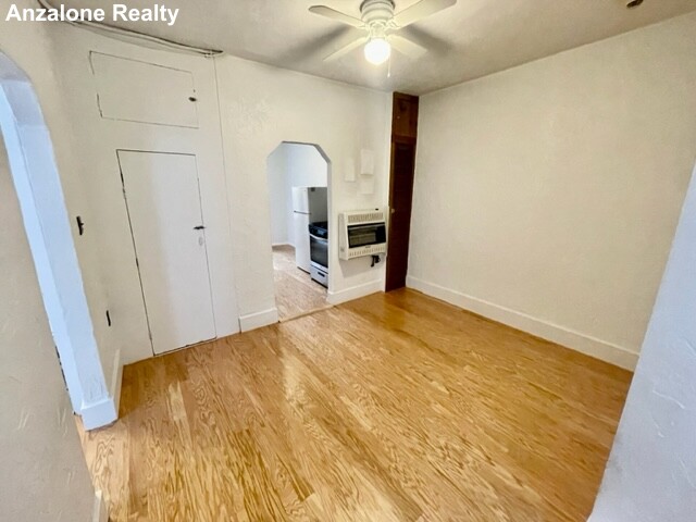 4 Garden Ct, North End