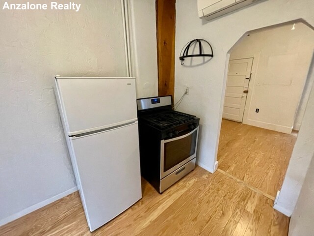 4 Garden Ct, North End