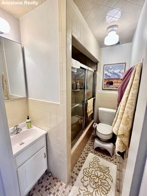 9 Thacher Ct, North End