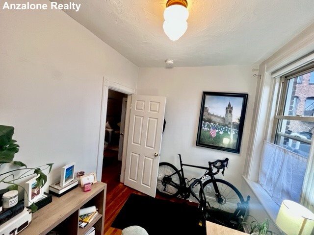 9 Thacher Ct, North End