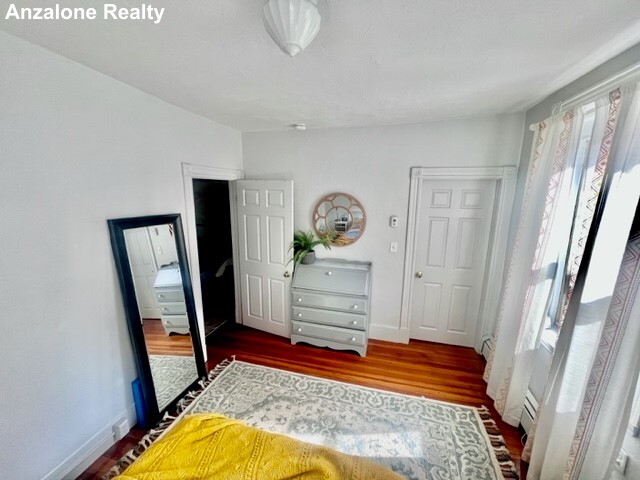 9 Thacher Ct, North End