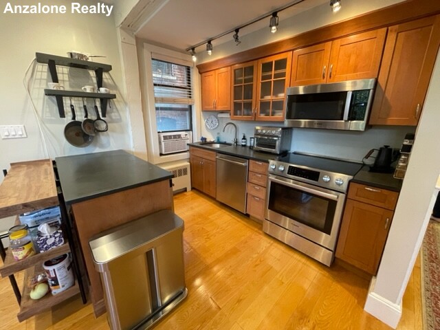 57 Charter St, North End