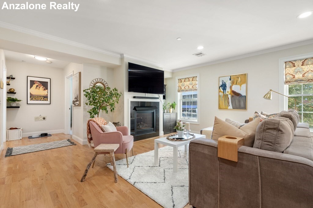 463 Rutherford Ave, Charlestown