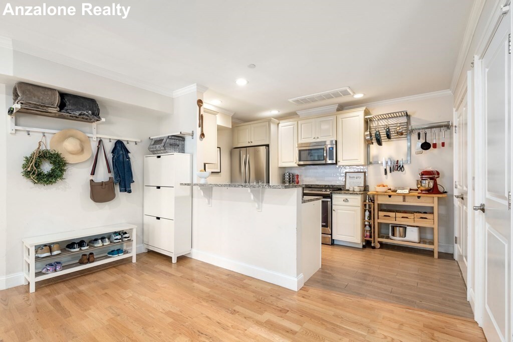 463 Rutherford Ave, Charlestown