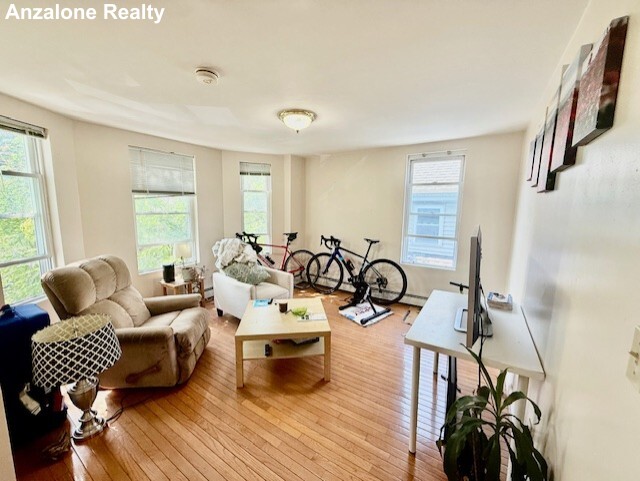 279 Pearl - 4,300USD / month