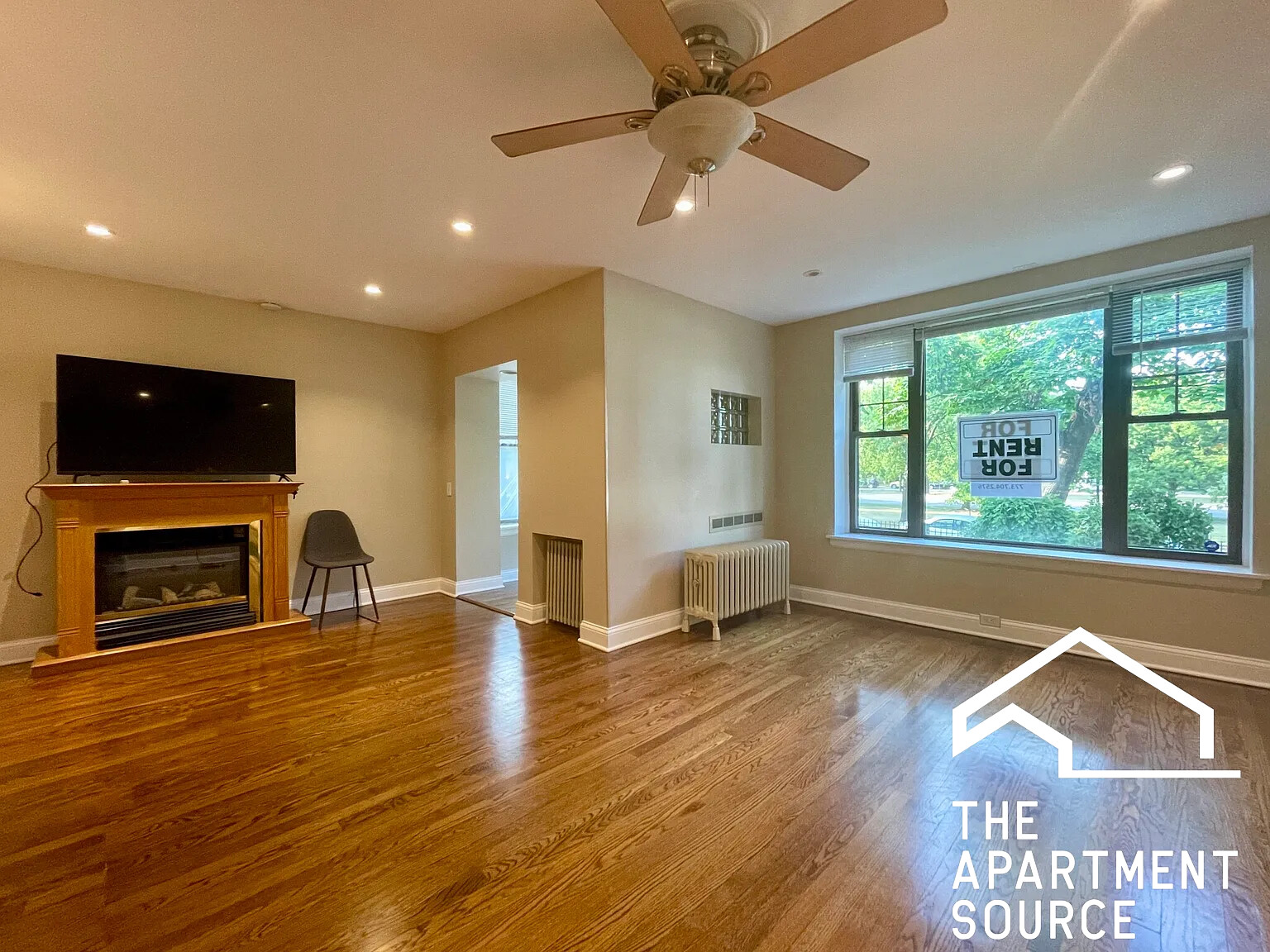 2541 West Logan Blvd., Chicago, IL - 2,900 USD/ month