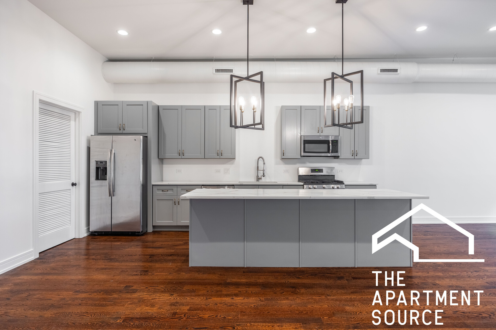 2500 West Chicago Ave., Chicago, IL - 3,450 USD/ month