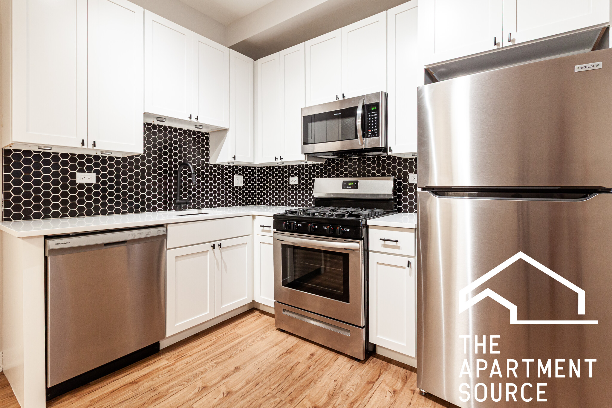 656 West Wrightwood Ave., Chicago, IL - 2,095 USD/ month