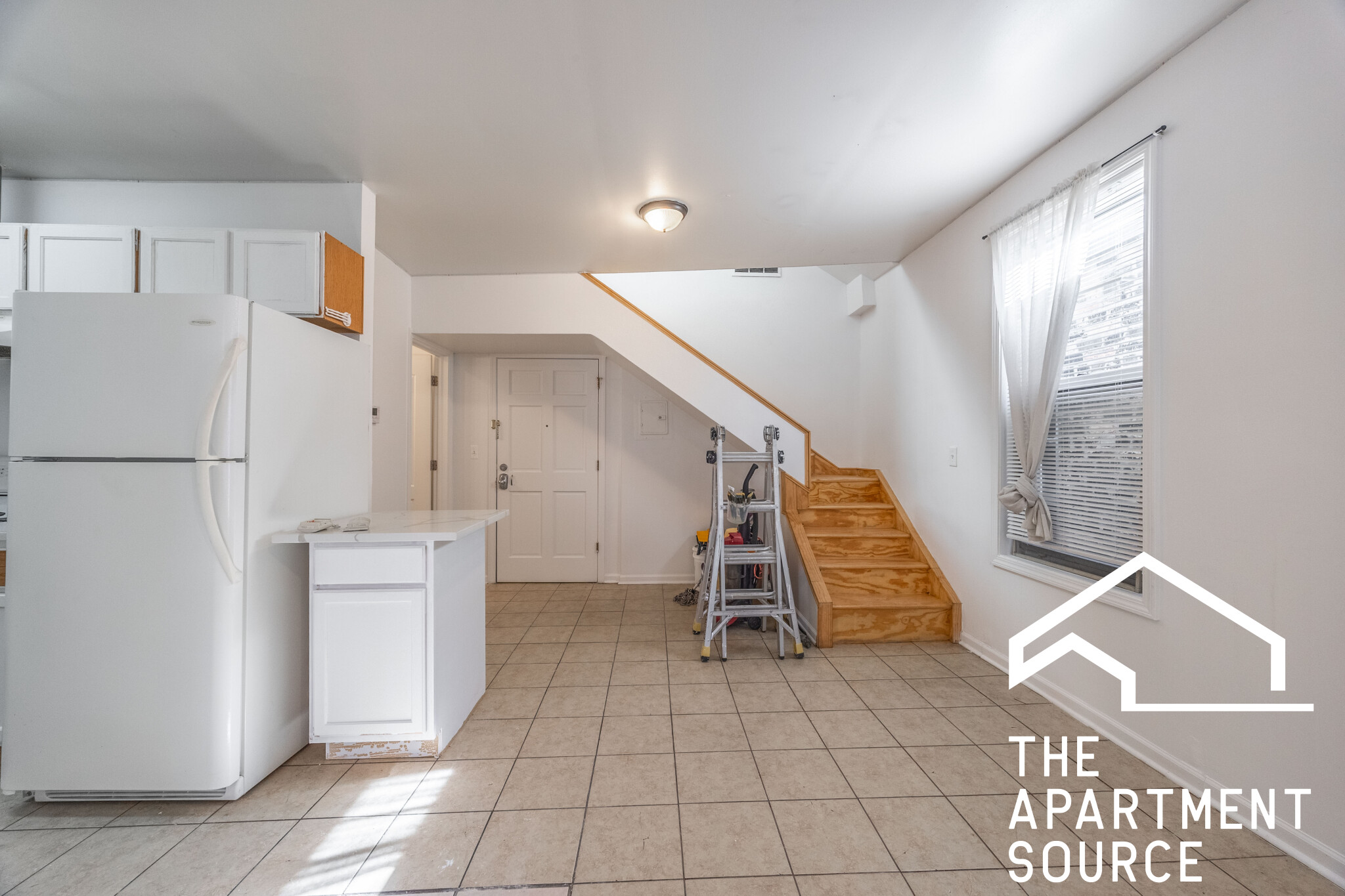 1900 South Throop, Chicago, IL - 2,300 USD/ month
