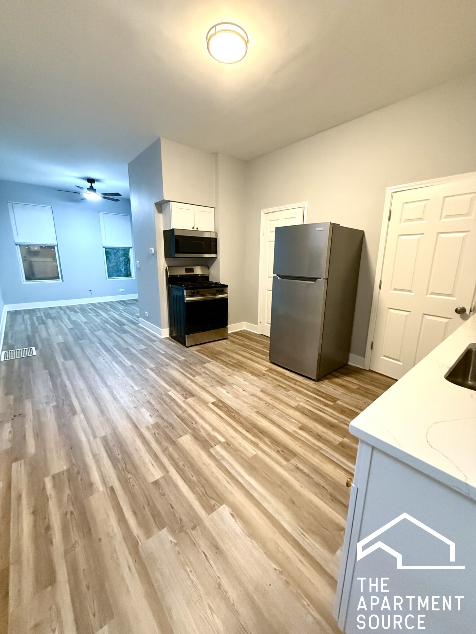 942 North Elston Ave., Chicago, IL - 2,350 USD/ month