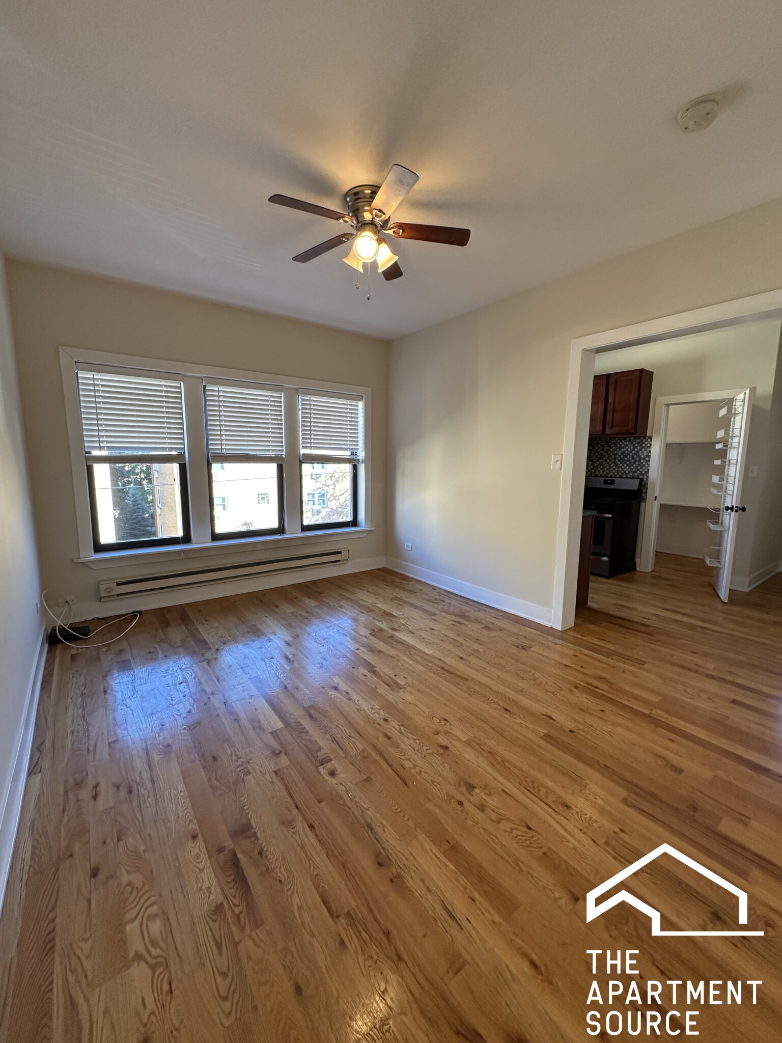 1317 Oak Ave. - 2,250USD / month